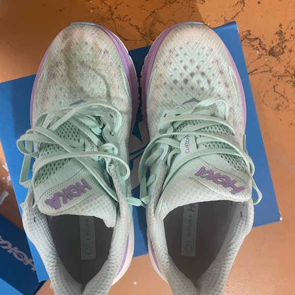 Hoka Clifton 9 size 8 wide - Picture 3 of 8